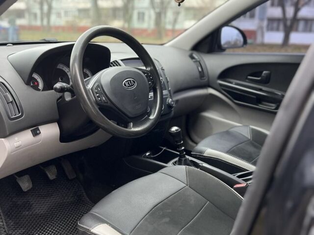 Чорний Кіа Сід, об'ємом двигуна 1.4 л та пробігом 227 тис. км за 6500 $, фото 3 на Automoto.ua