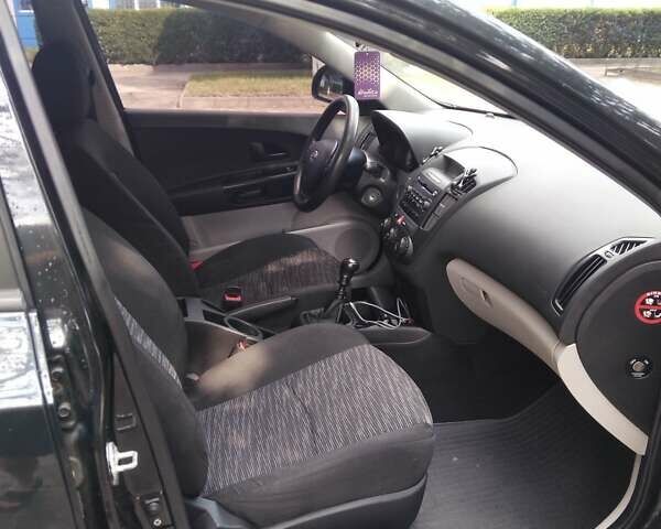 Черный Киа Сид, объемом двигателя 1.4 л и пробегом 262 тыс. км за 4550 $, фото 6 на Automoto.ua