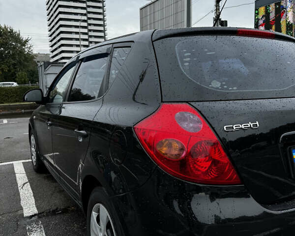 Черный Киа Сид, объемом двигателя 1.6 л и пробегом 238 тыс. км за 6200 $, фото 7 на Automoto.ua