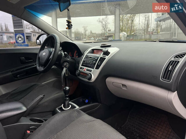 Черный Киа Сид, объемом двигателя 2 л и пробегом 188 тыс. км за 6000 $, фото 13 на Automoto.ua