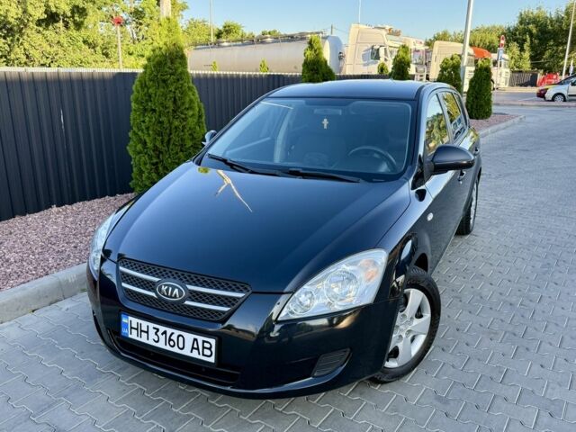 Черный Киа Сид, объемом двигателя 1.4 л и пробегом 250 тыс. км за 5200 $, фото 1 на Automoto.ua
