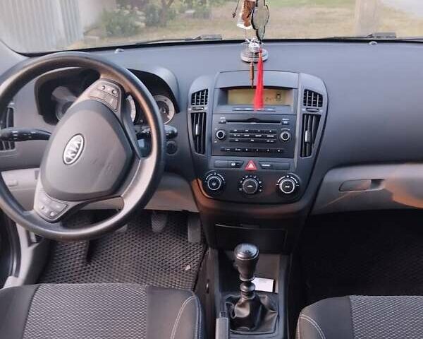 Чорний Кіа Сід, об'ємом двигуна 1.4 л та пробігом 260 тис. км за 5500 $, фото 6 на Automoto.ua