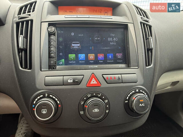 Черный Киа Сид, объемом двигателя 1.58 л и пробегом 266 тыс. км за 5490 $, фото 7 на Automoto.ua