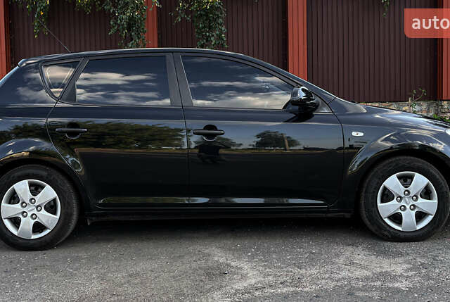 Черный Киа Сид, объемом двигателя 1.4 л и пробегом 219 тыс. км за 5800 $, фото 23 на Automoto.ua