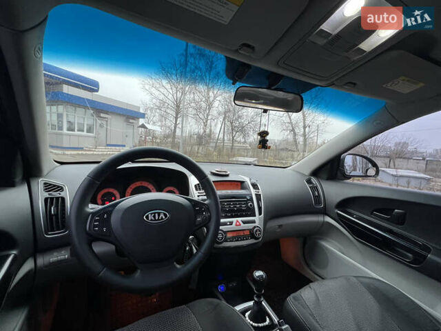 Черный Киа Сид, объемом двигателя 2 л и пробегом 188 тыс. км за 6000 $, фото 11 на Automoto.ua