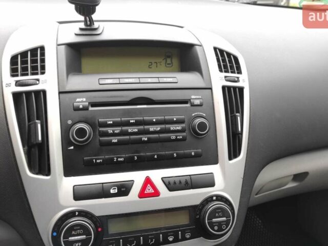 Чорний Кіа Сід, об'ємом двигуна 1.6 л та пробігом 340 тис. км за 5500 $, фото 8 на Automoto.ua