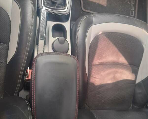 Черный Киа Сид, объемом двигателя 2 л и пробегом 244 тыс. км за 6500 $, фото 6 на Automoto.ua