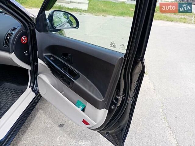 Черный Киа Сид, объемом двигателя 1.4 л и пробегом 180 тыс. км за 5400 $, фото 7 на Automoto.ua