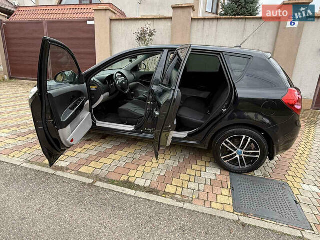 Черный Киа Сид, объемом двигателя 1.6 л и пробегом 203 тыс. км за 5900 $, фото 17 на Automoto.ua