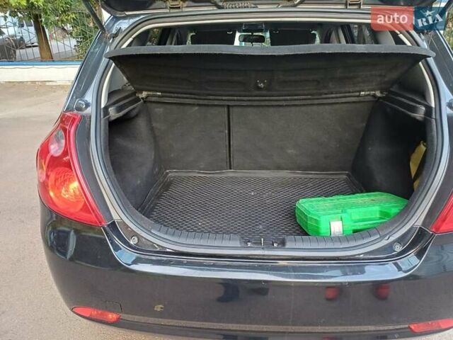 Черный Киа Сид, объемом двигателя 1.4 л и пробегом 250 тыс. км за 5200 $, фото 6 на Automoto.ua