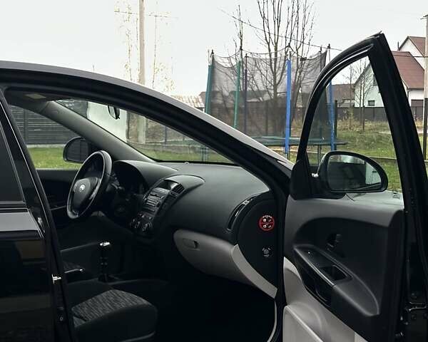 Черный Киа Сид, объемом двигателя 1.6 л и пробегом 238 тыс. км за 5700 $, фото 28 на Automoto.ua