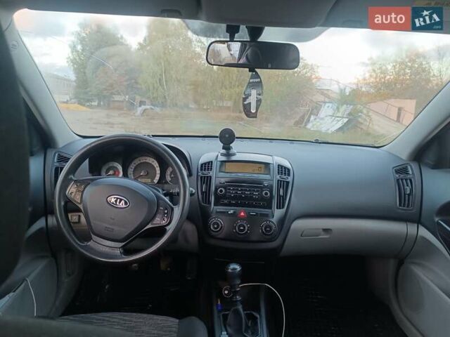 Чорний Кіа Сід, об'ємом двигуна 1.4 л та пробігом 330 тис. км за 3950 $, фото 1 на Automoto.ua