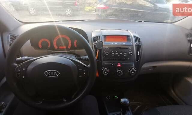 Киа Сид 2008 в Киеве на Automoto.ua Черный Киа Сид, объемом двигателя 1.59 л и пробегом 225 тыс. км за 4300 $, фото 2 на Automoto.ua