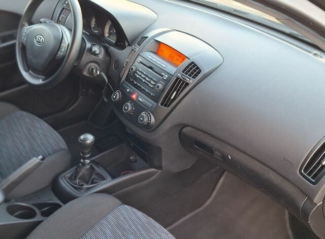 Чорний Кіа Сід, об'ємом двигуна 4 л та пробігом 170 тис. км за 5650 $, фото 17 на Automoto.ua