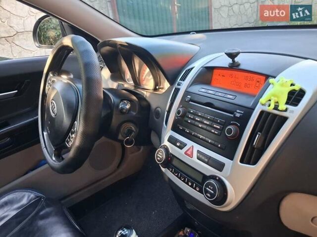 Черный Киа Сид, объемом двигателя 1.4 л и пробегом 220 тыс. км за 4900 $, фото 2 на Automoto.ua