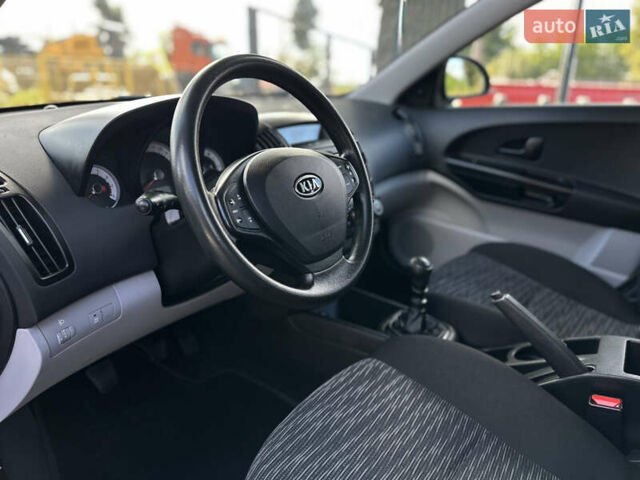 Чорний Кіа Сід, об'ємом двигуна 1.4 л та пробігом 226 тис. км за 5900 $, фото 30 на Automoto.ua