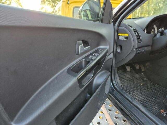 Черный Киа Сид, объемом двигателя 1.6 л и пробегом 200 тыс. км за 5999 $, фото 2 на Automoto.ua