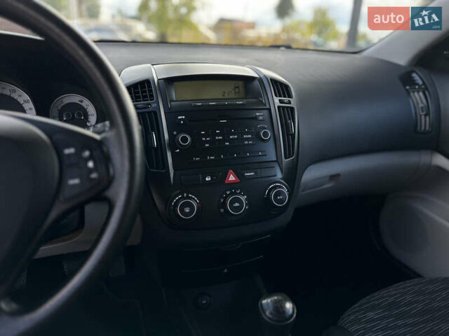 Чорний Кіа Сід, об'ємом двигуна 1.4 л та пробігом 226 тис. км за 5900 $, фото 35 на Automoto.ua