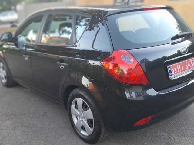 Киа Сид 2008 в Нежине на Automoto.ua Черный Киа Сид, объемом двигателя 1.4 л и пробегом 170 тыс. км за 5400 $, фото 2 на Automoto.ua