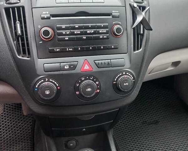 Черный Киа Сид, объемом двигателя 1.6 л и пробегом 231 тыс. км за 5200 $, фото 5 на Automoto.ua