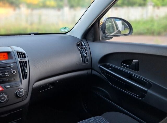 Чорний Кіа Сід, об'ємом двигуна 4 л та пробігом 170 тис. км за 5650 $, фото 22 на Automoto.ua