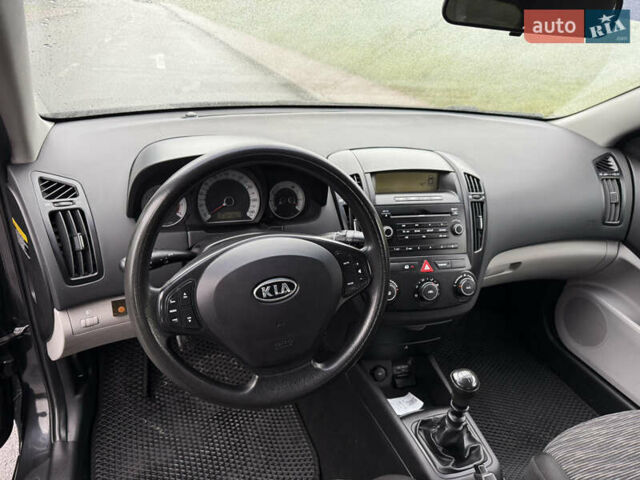 Черный Киа Сид, объемом двигателя 1.4 л и пробегом 215 тыс. км за 4600 $, фото 8 на Automoto.ua