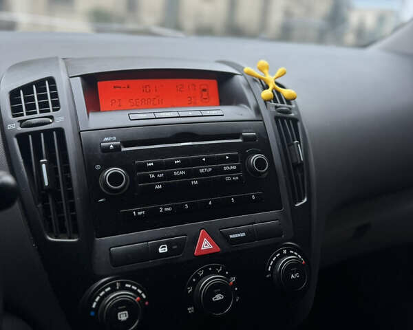 Черный Киа Сид, объемом двигателя 1.4 л и пробегом 334 тыс. км за 3999 $, фото 15 на Automoto.ua