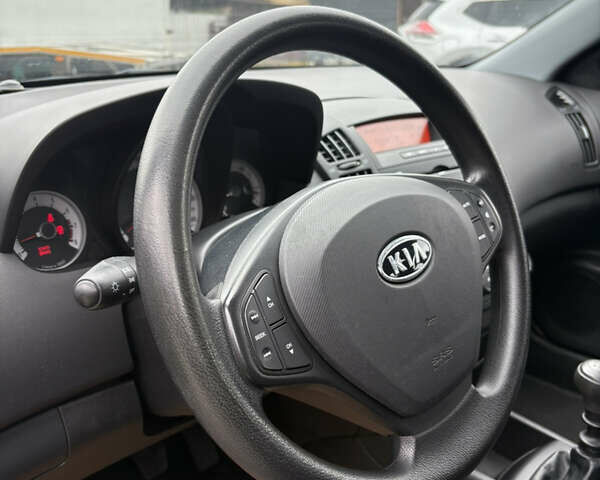 Чорний Кіа Сід, об'ємом двигуна 1.4 л та пробігом 185 тис. км за 5800 $, фото 32 на Automoto.ua