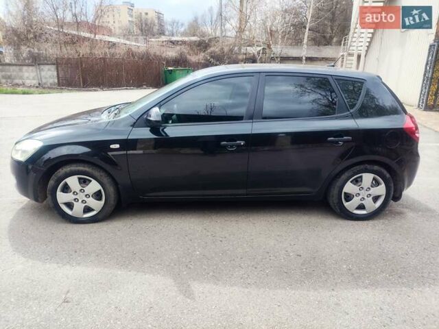 Черный Киа Сид, объемом двигателя 1.4 л и пробегом 310 тыс. км за 4900 $, фото 3 на Automoto.ua