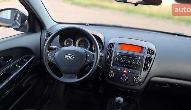 Чорний Кіа Сід, об'ємом двигуна 1.4 л та пробігом 170 тис. км за 5550 $, фото 1 на Automoto.ua