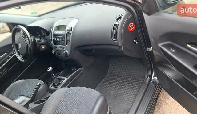 Черный Киа Сид, объемом двигателя 1.6 л и пробегом 220 тыс. км за 5850 $, фото 29 на Automoto.ua