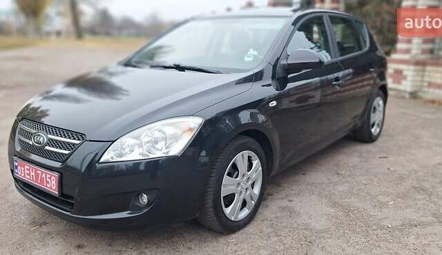 Черный Киа Сид, объемом двигателя 1.6 л и пробегом 220 тыс. км за 5850 $, фото 1 на Automoto.ua