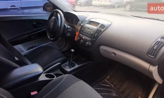 Киа Сид 2008 в Киеве на Automoto.ua Черный Киа Сид, объемом двигателя 1.59 л и пробегом 225 тыс. км за 4300 $, фото 3 на Automoto.ua