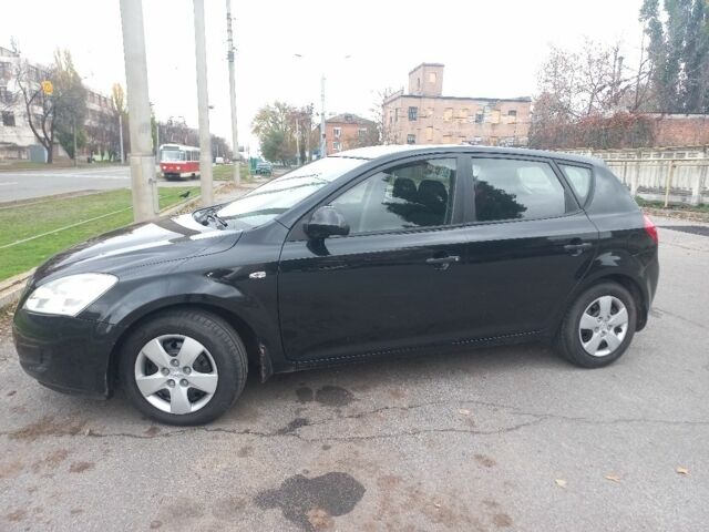 Черный Киа Сид, объемом двигателя 1.6 л и пробегом 231 тыс. км за 5200 $, фото 1 на Automoto.ua