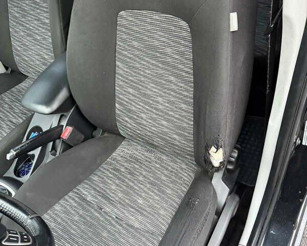 Черный Киа Сид, объемом двигателя 2 л и пробегом 180 тыс. км за 5400 $, фото 10 на Automoto.ua