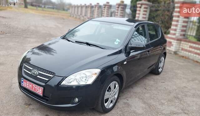 Черный Киа Сид, объемом двигателя 1.6 л и пробегом 220 тыс. км за 5850 $, фото 2 на Automoto.ua