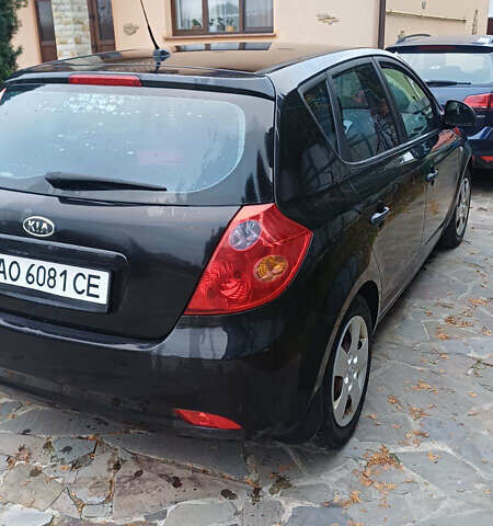 Черный Киа Сид, объемом двигателя 1.6 л и пробегом 206 тыс. км за 5500 $, фото 2 на Automoto.ua