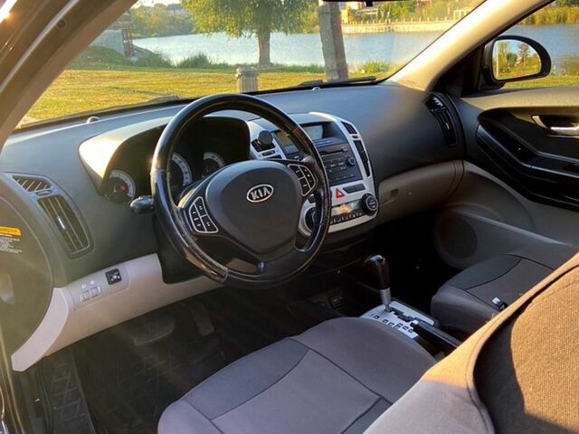 Киа Сид 2008 в Киеве на Automoto.ua Черный Киа Сид, объемом двигателя 1.6 л и пробегом 257 тыс. км за 5800 $, фото 3 на Automoto.ua