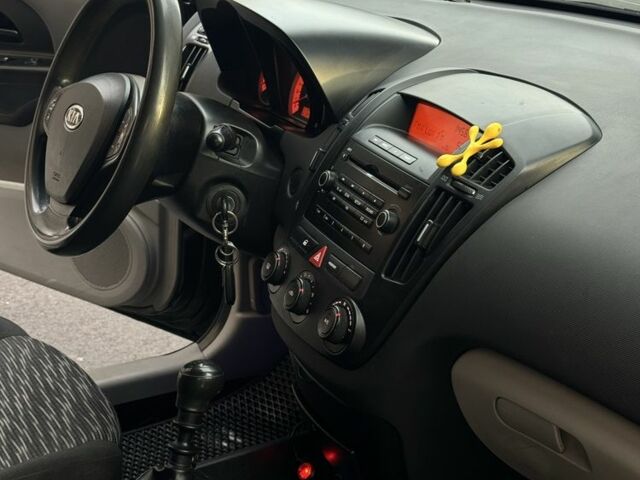 Черный Киа Сид, объемом двигателя 1.4 л и пробегом 330 тыс. км за 4499 $, фото 9 на Automoto.ua