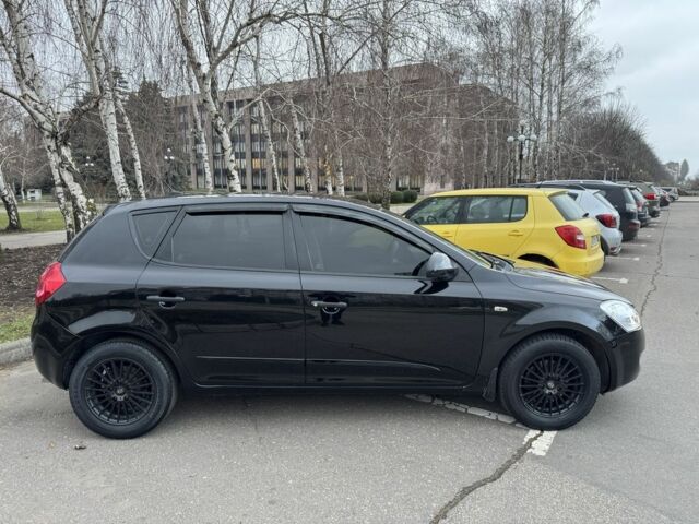 Чорний Кіа Сід, об'ємом двигуна 1.4 л та пробігом 169 тис. км за 4900 $, фото 5 на Automoto.ua