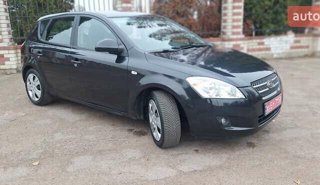 Черный Киа Сид, объемом двигателя 1.6 л и пробегом 220 тыс. км за 5850 $, фото 20 на Automoto.ua