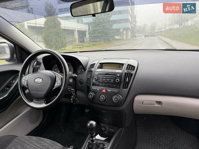 Черный Киа Сид, объемом двигателя 1.4 л и пробегом 215 тыс. км за 4600 $, фото 22 на Automoto.ua