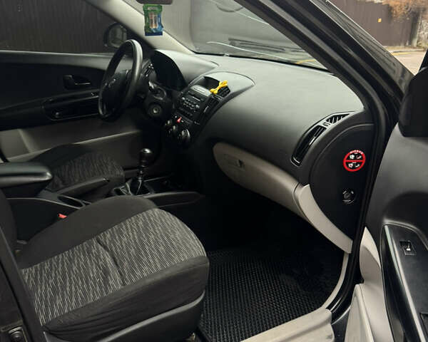 Черный Киа Сид, объемом двигателя 1.4 л и пробегом 334 тыс. км за 3999 $, фото 12 на Automoto.ua