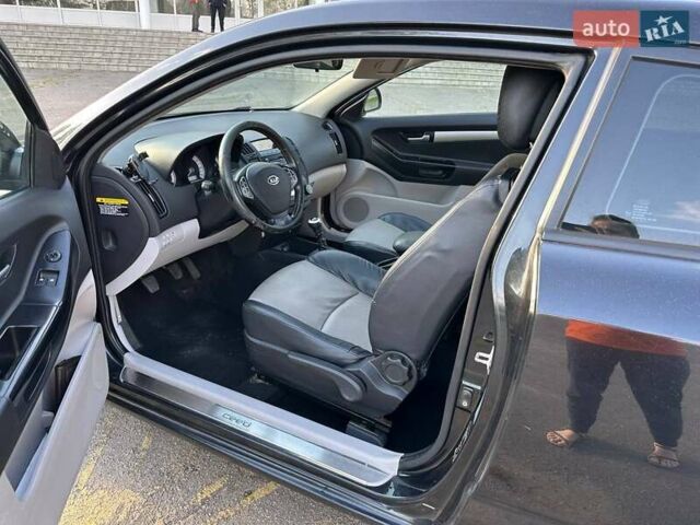 Чорний Кіа Сід, об'ємом двигуна 1.6 л та пробігом 149 тис. км за 5600 $, фото 5 на Automoto.ua