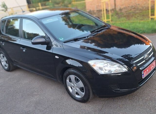 Чорний Кіа Сід, об'ємом двигуна 4 л та пробігом 170 тис. км за 5650 $, фото 3 на Automoto.ua