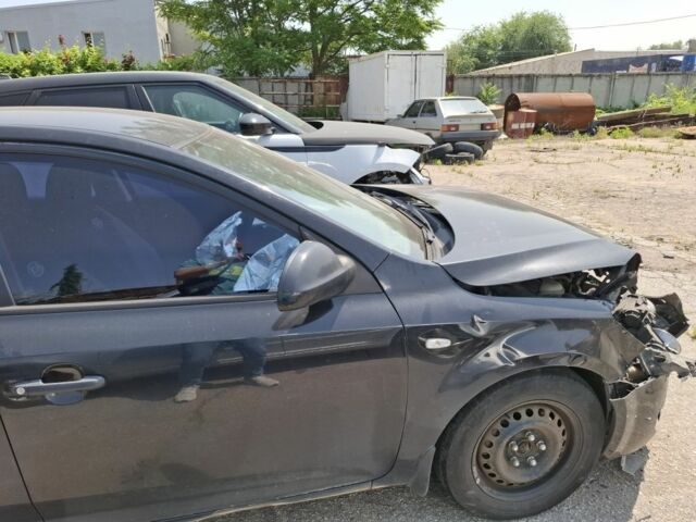 Черный Киа Сид, объемом двигателя 1.6 л и пробегом 451 тыс. км за 2500 $, фото 6 на Automoto.ua