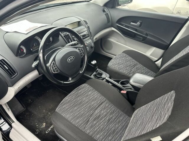 Черный Киа Сид, объемом двигателя 1.4 л и пробегом 161 тыс. км за 5650 $, фото 4 на Automoto.ua