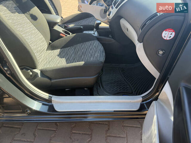 Черный Киа Сид, объемом двигателя 2 л и пробегом 202 тыс. км за 5900 $, фото 4 на Automoto.ua