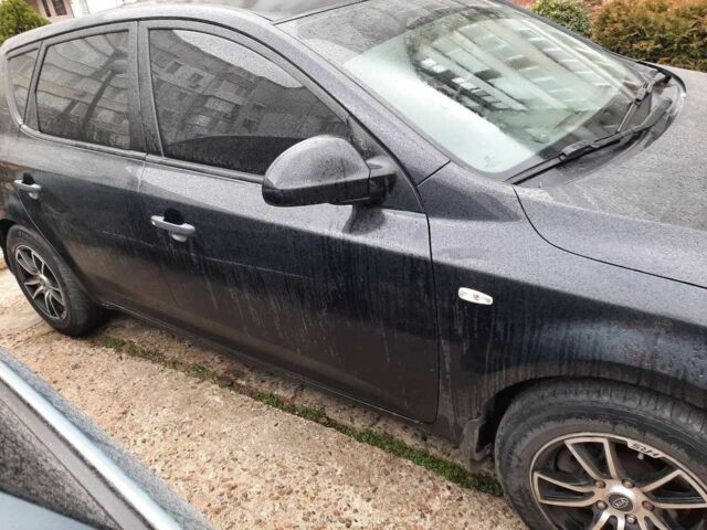 Черный Киа Сид, объемом двигателя 1.6 л и пробегом 360 тыс. км за 3690 $, фото 1 на Automoto.ua