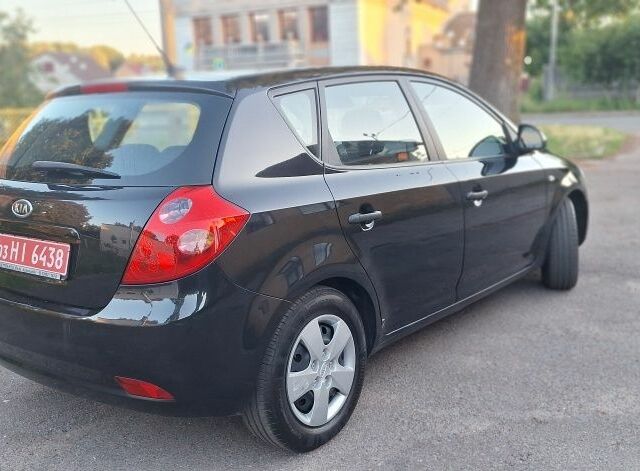 Чорний Кіа Сід, об'ємом двигуна 4 л та пробігом 170 тис. км за 5650 $, фото 11 на Automoto.ua